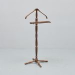 525942 Valet stand